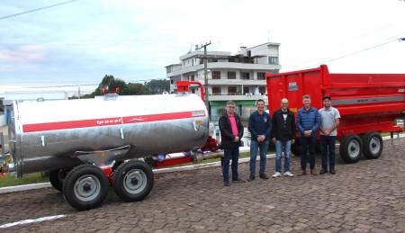 Município recebe equipamentos agrícolas Município recebe equipamentos agrícolas